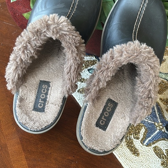 CROCS Cobbler Eva Clogs Black w/ Walnut Faux Fur Lining Slip On Casual Shoes - Picture 8 of 16